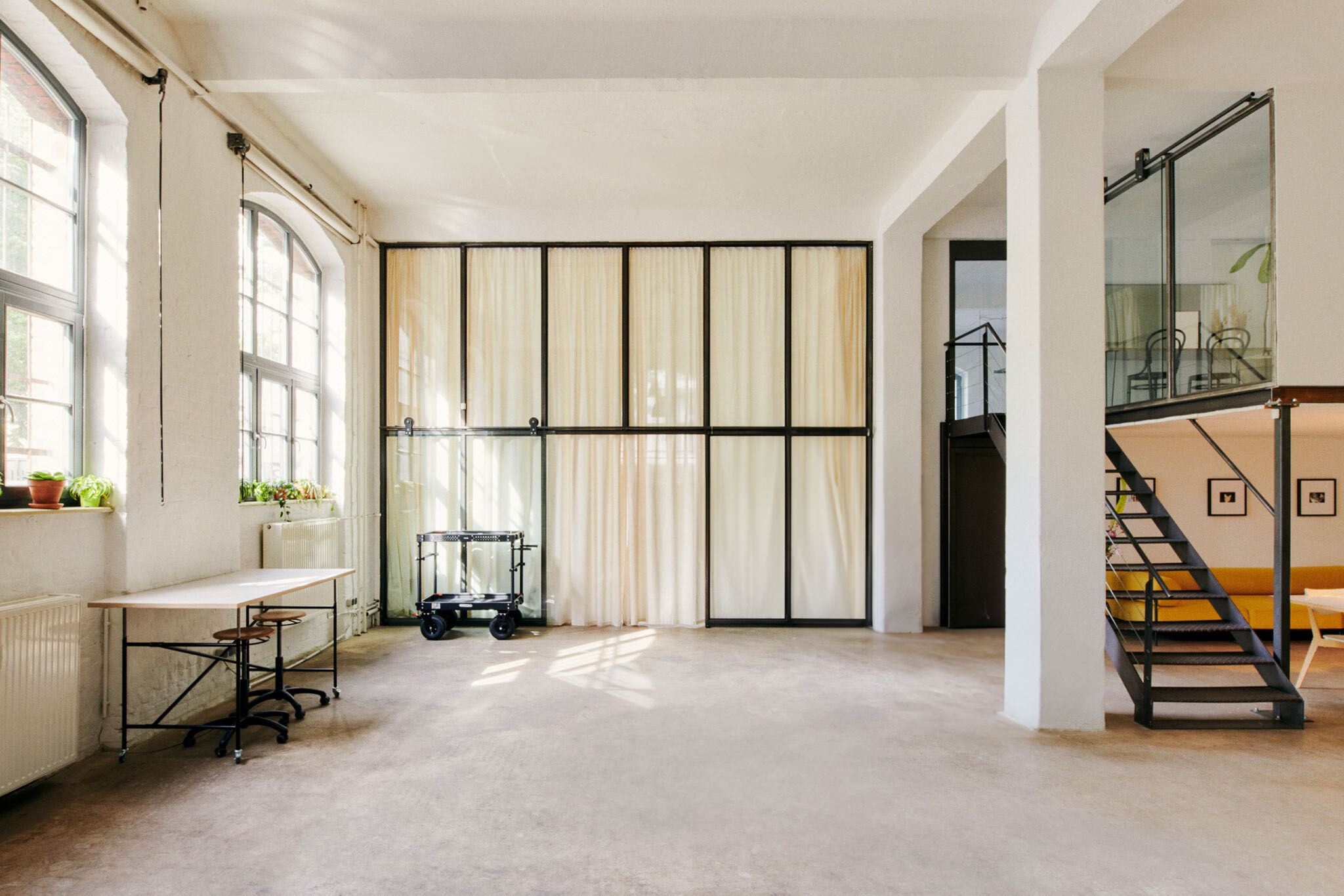 03_Studio_SMALL-2048×136-noplant